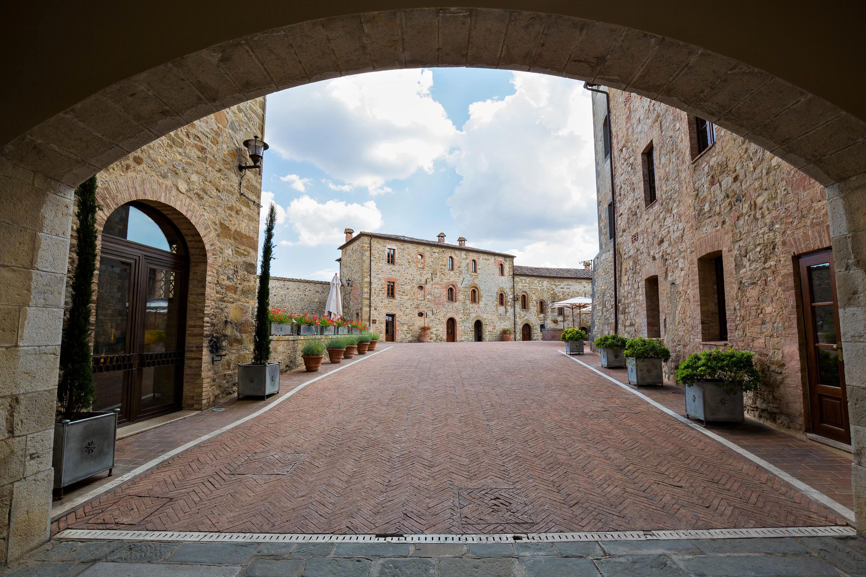 Castel Monastero - The Leading Hotels Of The World Castelnuovo Berardenga Esterno foto